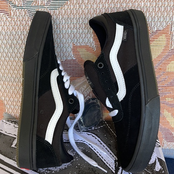 Vans WMNS Gilbert Crockett
Blackout
VN0A5JIF10J
Sneakers - Picture 12 of 16